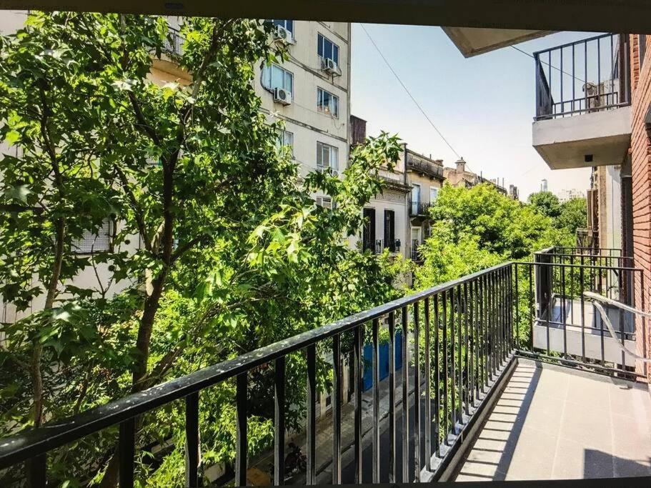 Suite In San Telmo Dormitorio En Suite Con Dos Banos Y Balcon A La Calle Ciudad Autónoma de Ciudad Autónoma de Buenos Aires Exterior foto